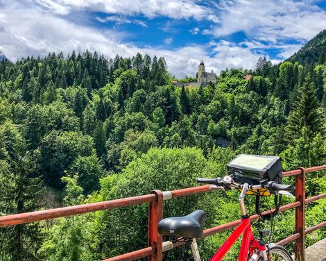 Radreise von Sloweniens Bergwelt bis an die italienische Adria