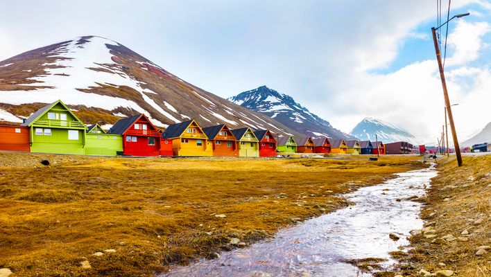 Bunte Häuser in Longyearbyen auf Spitzbergen