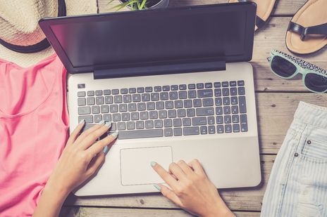 Recherche am Laptop