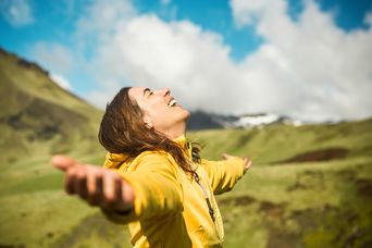 Frau beim Wandern 