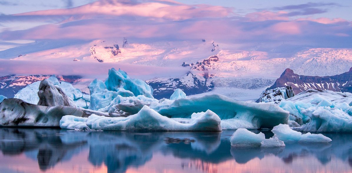 Eislandschaft bei Sonnenuntergang