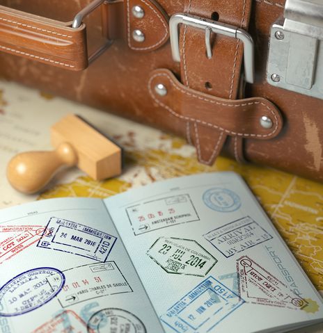 Koffer mit Reisepass