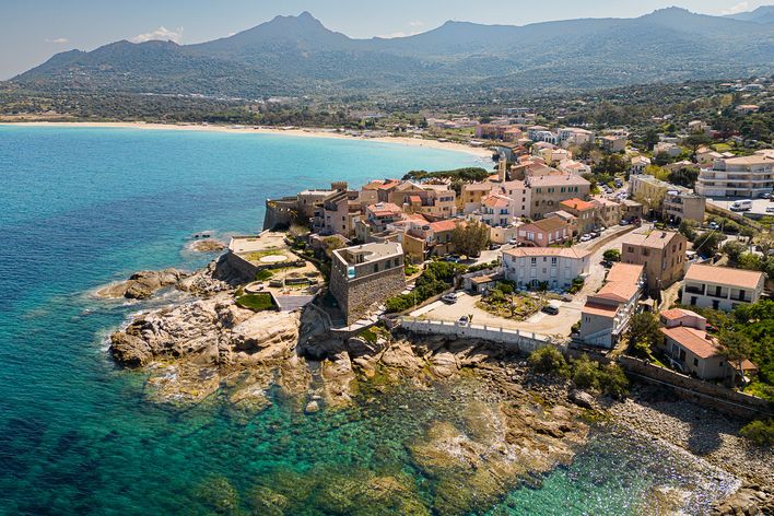 Luftaufnahme von Algajola auf Korsika
