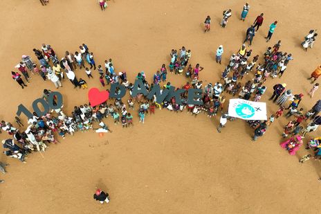 Kinder aus Namibia sagen Danke