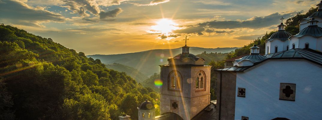 Sonnenuntergang in Kriva Palanka in Nordmazedonien