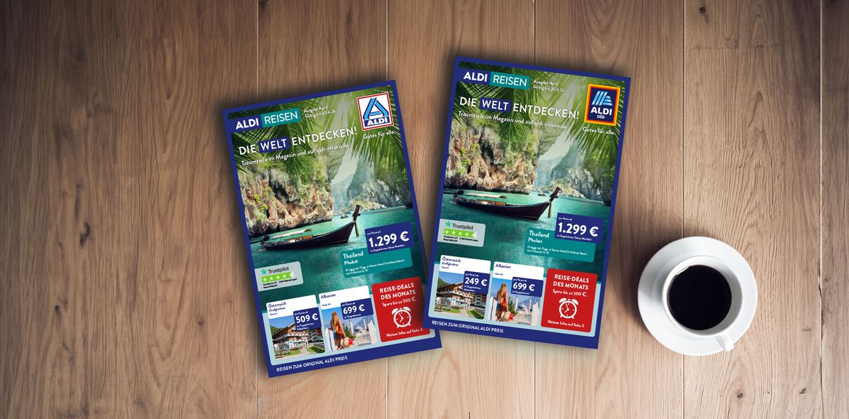 Titelblätter des ALDI Reisemagazins Nord & Süd vom April 2026 auf einem Tisch neben einer Tasse Kaffee
