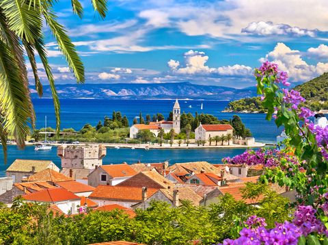 Blick auf die Insel Vis in Kroatien 