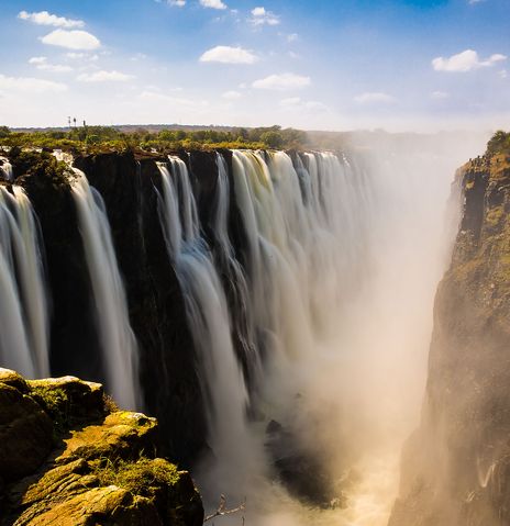 Blick auf die Schlucht der Viktoriafälle in Simbabwe in Afrika