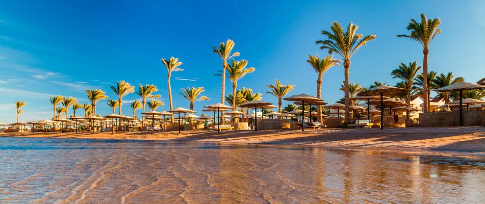 Blick auf einen Strand in Ägypten
