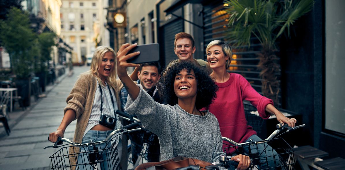 Gruppe beim Radfahren