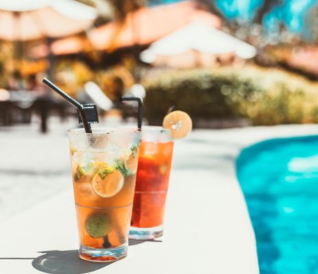 Cocktails am Pool