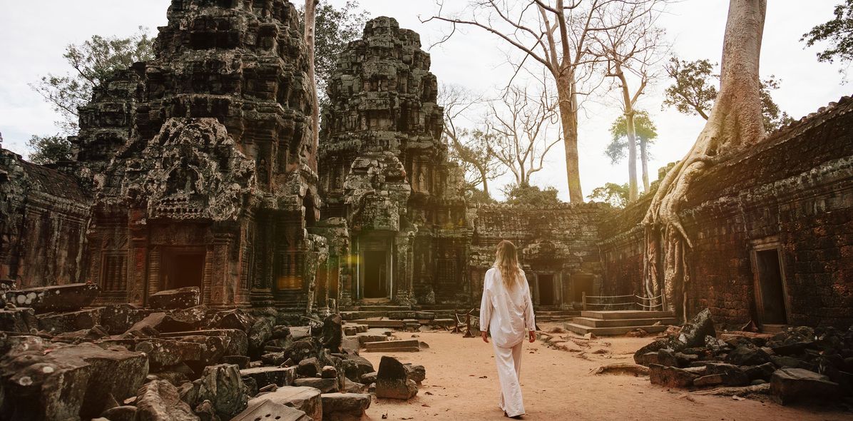 Frau in Angkor Wat