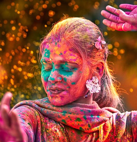 Frau in Indien bei Holy Festival