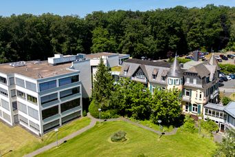 Rückansicht der Firma Berge & Meer in Rengsdorf, Deutschland