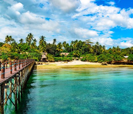 Strand auf Sansibar mit Steg