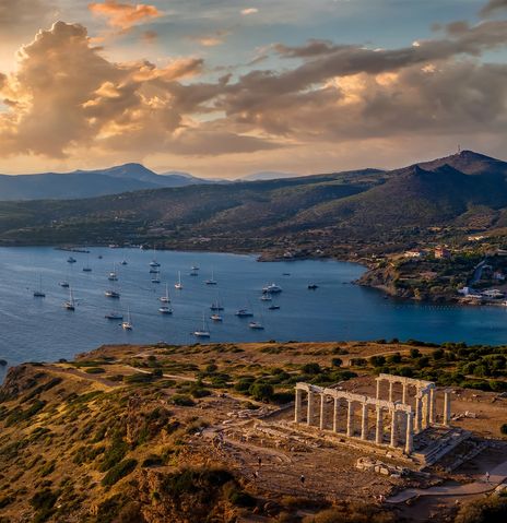 Blick auf Kap Sounion mir Akropolis und Meer