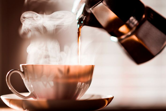 Kaffeetasse wird gefüllt