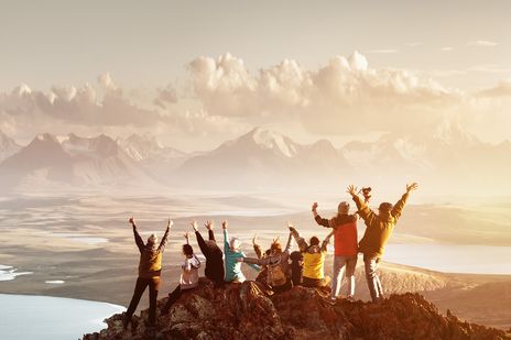 Gruppe auf Berggipfel