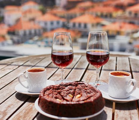 Wein, Kaffee und Kuchen in Porto