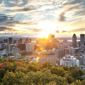 Blick auf die Skyline von Montreal bei Sonnenuntergang