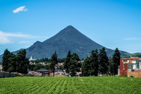 Landschaft bei Quetzaltenango in Guatemala mit Vulkanblick