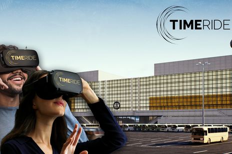 Paar mit Virtual Reality Brille von TimeRide
