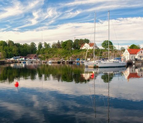 Kleines Fischerdorf in Norwegen