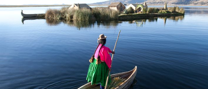 Frau auf dem Titicacasee