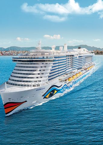 AIDAnova unterwegs vor der europäischen Küste