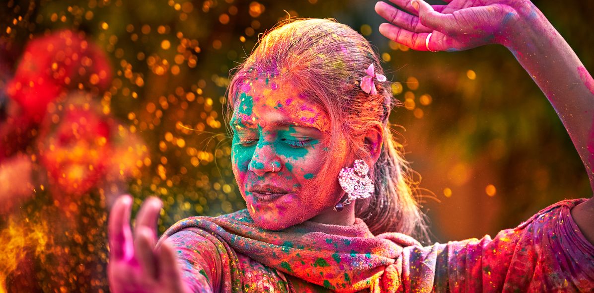 Frau beim Holi Festival 