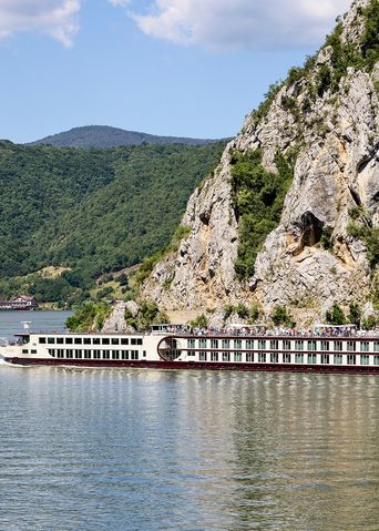MS Nestroy auf dem Fluss