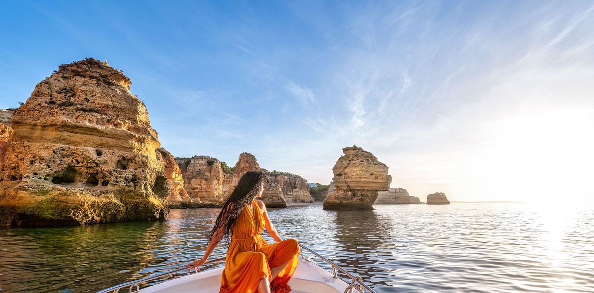 Frau an der Algarve