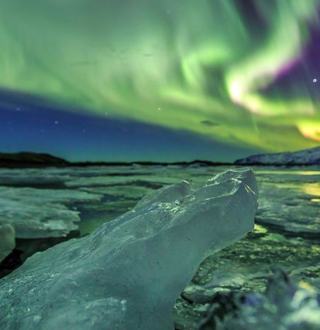 Eislandschaft mit Polarlichtern