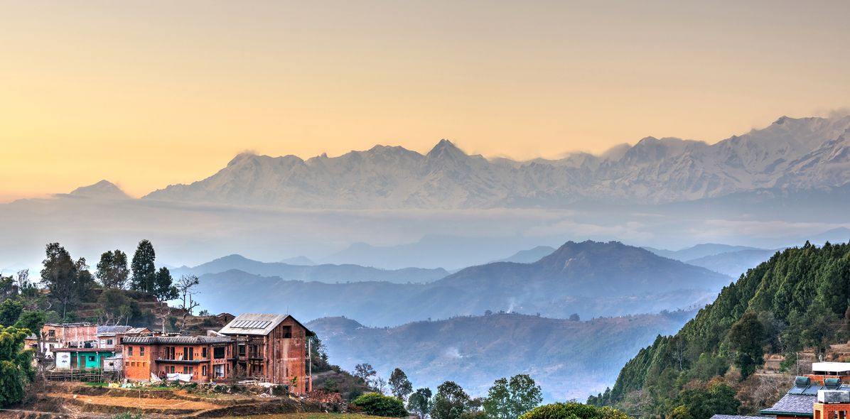 Sonnenaufgang in einem Dorf in Nepal
