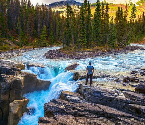 Mann im Jasper Nationalpark in Kanada