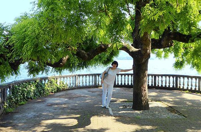 Expertin Elena über den See Lago Maggiore in Italien