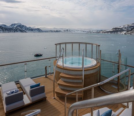 Pooldeck auf der Ocean Albatros