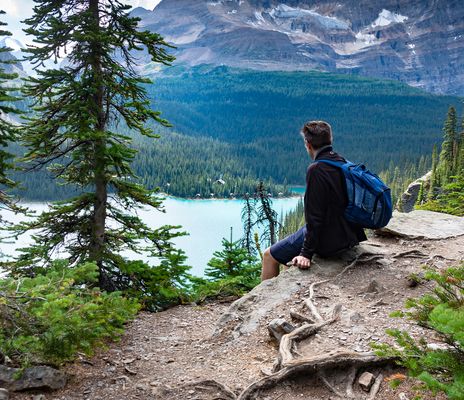 Mann im Yoho Nationalpark in Kanada