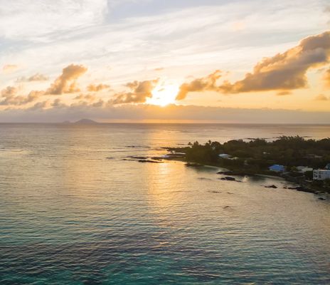 Grand Baie Meer bei Sonnenuntergang