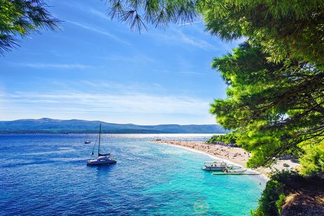 Kleines Boot vor der Insel Brac
