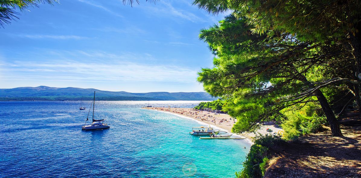 Boot vor der Insel Brac