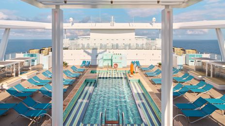 Pooldeck eines Costa Schiffes