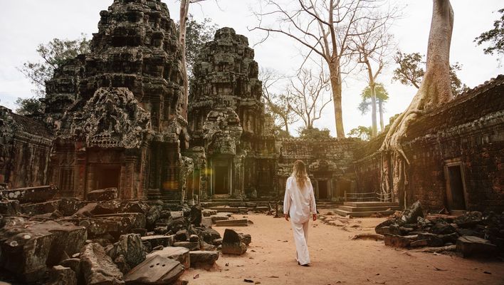 Frau in Angkor Wat