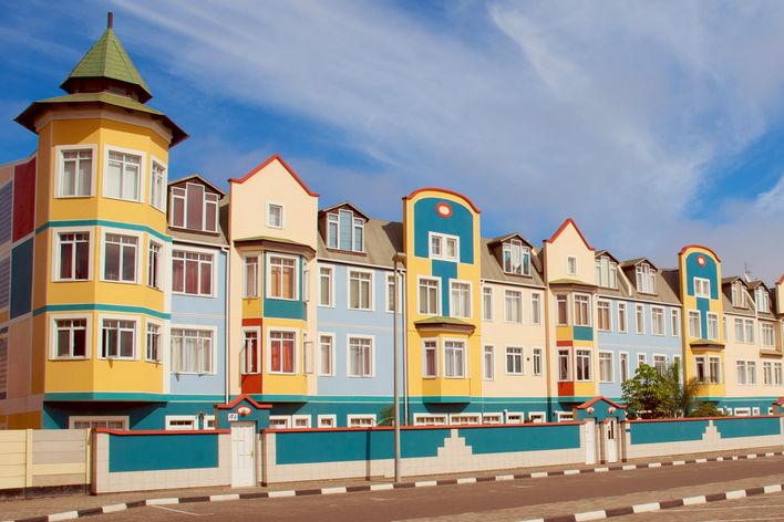 Historische Kolonialarchitektur im Küstenort Swakopmund in Namibia