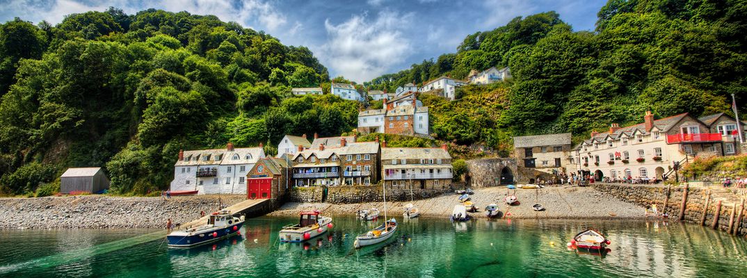 Clovelly Hafen in Devon an der Küste von England