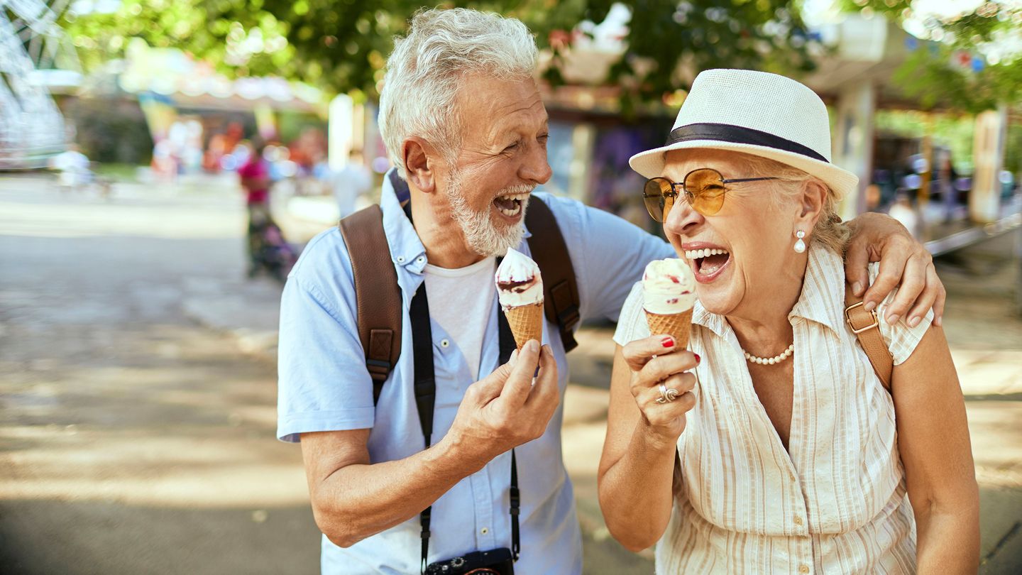 Pärchen isst Eis