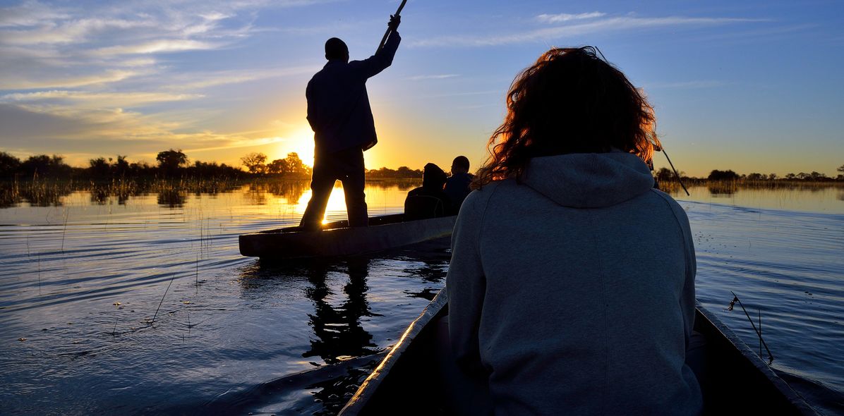 Kanu-Fahrt im Okavango Delta