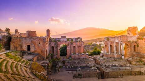 Antikes Theater von Taormina bei Sonnenuntergang