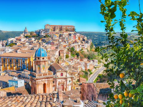 Ausblick auf die Stadt Ragusa auf der Insel Sizilien