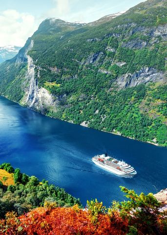Schiff im Geirangerfjord